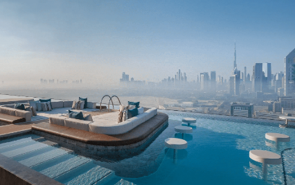 Skyline Sanctuary: Incorporating Dubai's Views into Pool Landscapes