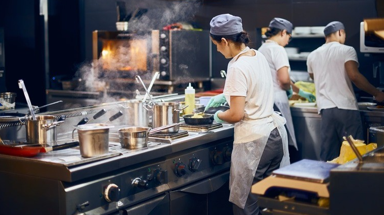 Commercial Kitchen Supplies Replacement Cycles Shorten as Maintenance Costs Increase
